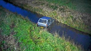 Automobilist aangehouden na te water raken