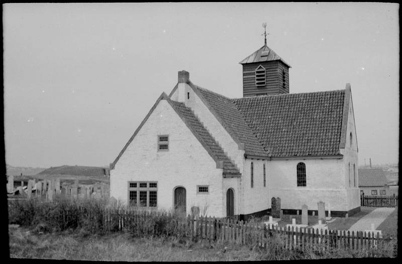 Boek over kerk Callantsoog