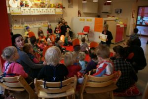 Lina van Zeuvenuursgoed leest voor