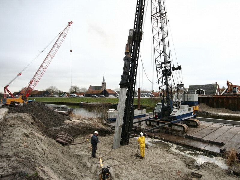 Beton voor brug gestort