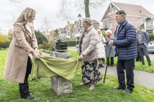 Monument onthuld voor Tanja en Peter