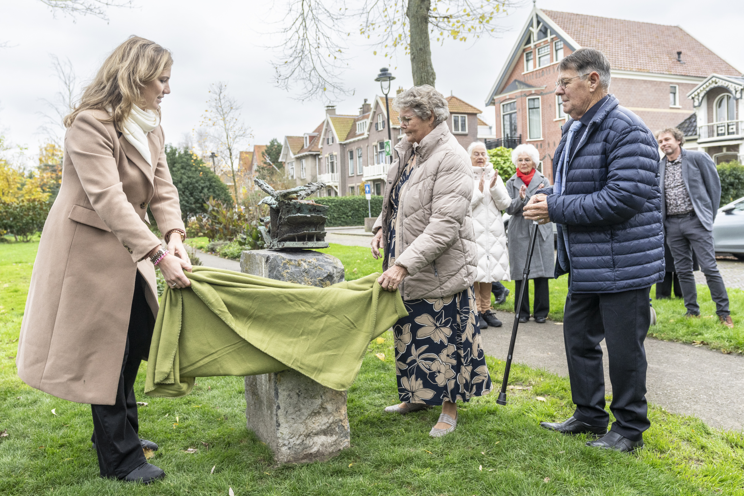 Monument onthuld voor Tanja en Peter