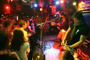 5 acts naar halve finale