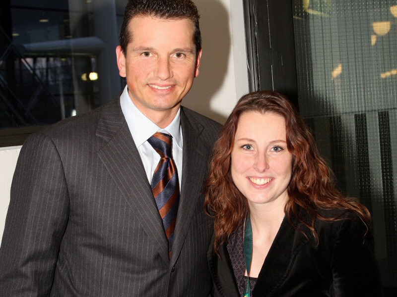 Ingrid assisteert Richard Krajicek