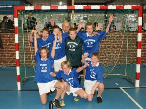 Aloysius wint schoolhandbal