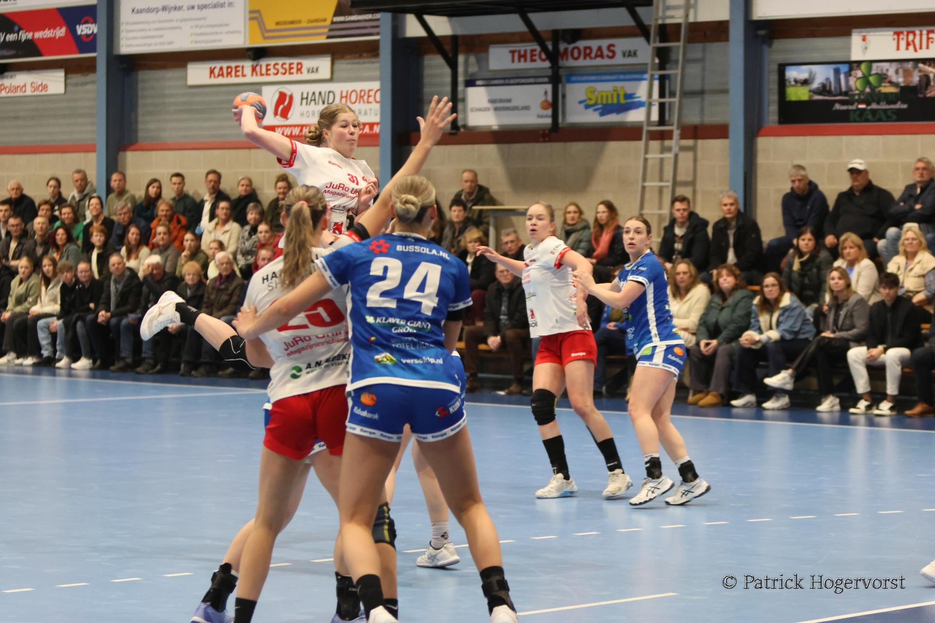 Trainer Janssen trots op winnende handbalsters VZV