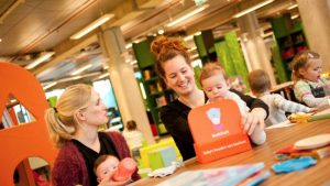 Verhaaltjes voorlezen aan kleine kinderen