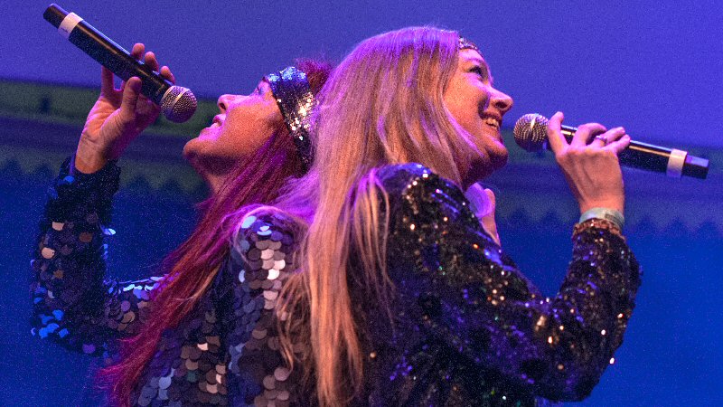 Muziek van ABBA klinkt in de Cultuurschuur