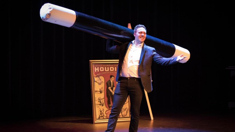 Meester-goochelaar in Scagon De Luxe