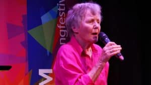 Heleen Butijn uit Hippolytushoef opnieuw in prefinale Ouderen Songfestival