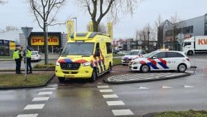 Fietsster naar ziekenhuis na aanrijding