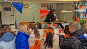 Cupcake Truck, Koningslunch en oudhollandse spelletjes; Koningsspelen Schoter Duijn groot succes