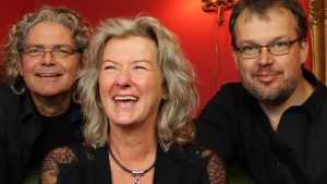 SimonèZ maakt muzikaal feestje in Eenigenburg