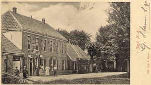 Foto’s kijken in het Zijper Museum