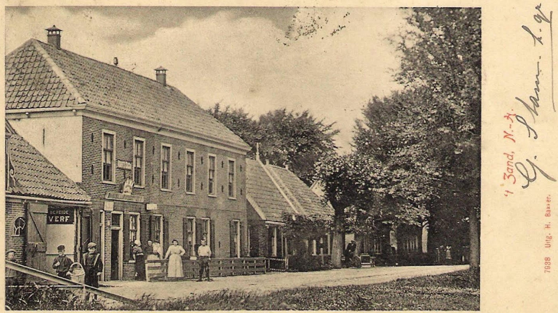Foto’s kijken in het Zijper Museum