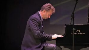Ergens tussen Chopin en Vangelis