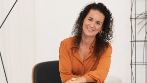 Yvonne Overgoor in Met de deur Open