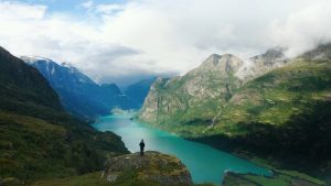 Film Songs of Earth in De Luxe