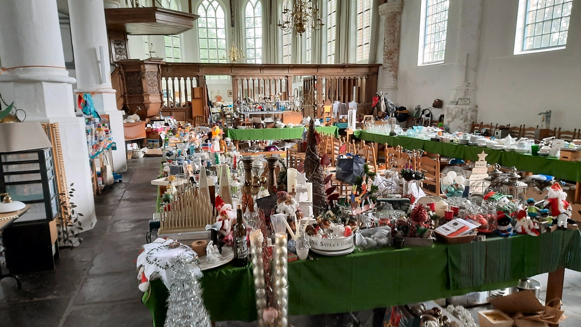 Rommelmarkt laat Oude Ursulakerk leven
