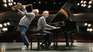 Blau Hynder speelt ‘Broos’