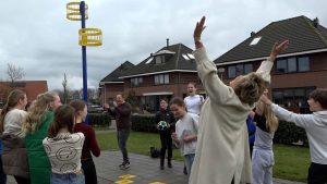 Opening balkorf in speeltuin Petten