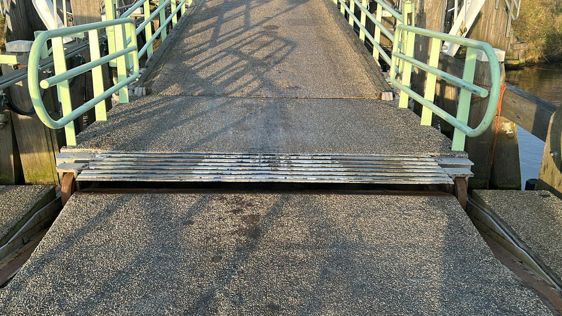 Vaste brug over kanaal nog ver weg