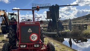 Weidemolen ‘De Zwaan’ teruggeplaatst