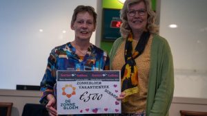 Cheque voor Zonnebloem Vakantiegroep Schagen