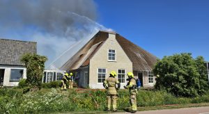 VIDEO: Brand aan Middenweg in Dirkshorn