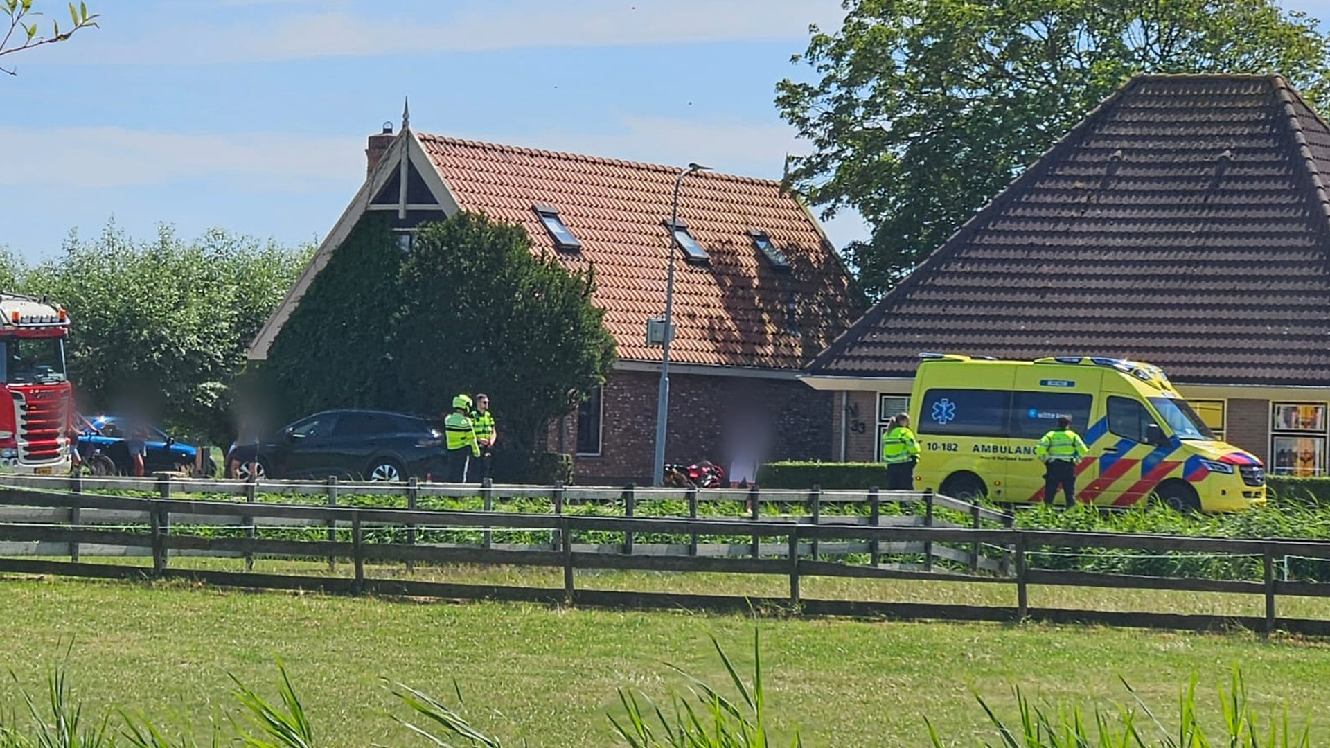 Motorrijder valt op Lagedijkerweg in Schagen