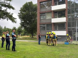 Brandweer rukt uit vanwege rookontwikkeling in kelderbox
