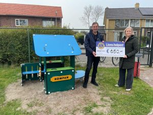 Lions verrassen Speeltuinvereniging Helderse Buurt