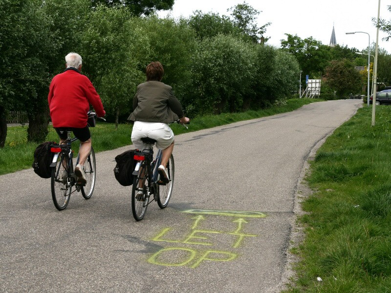 Ongeval door bult in de weg