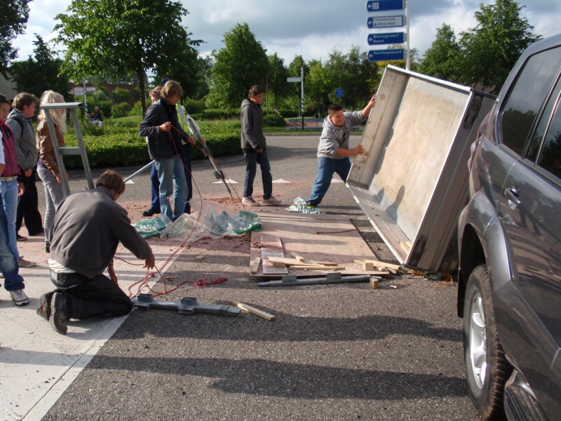 Aanhanger op z’n kant