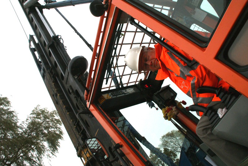 Eerste paal nieuwe brug