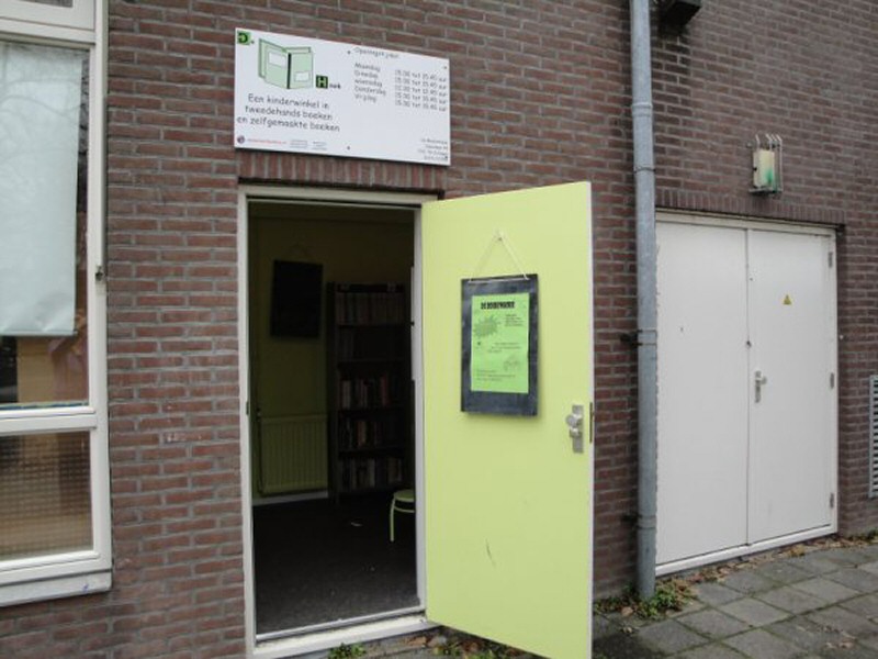 De Boekenhoek weer open