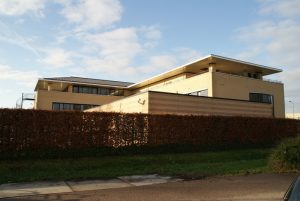Rabobank tijdelijk iets groter