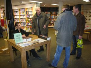 Yorick Takes signeert boek