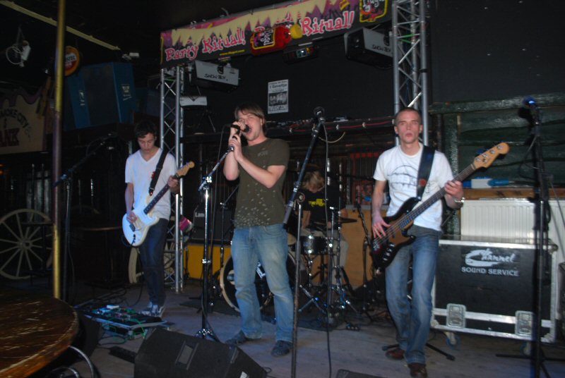 Targets wint tweede voorronde