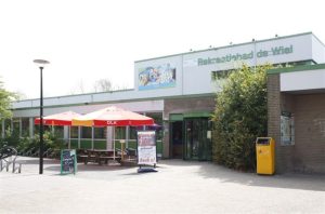 Schoonmaken rond De Wiel