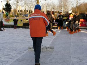 Heeren steunen ijsbaan Schagen