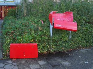 Vernieling raam en brievenbus