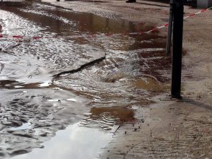 Druk weg door lekkage