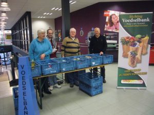 Actie Voedselbank bij Deka Markt