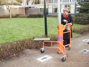 Voet van Riet in beroemde stoep