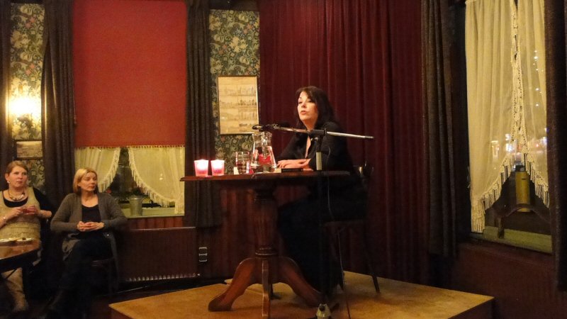 Manon Uphoff bij De Luxe