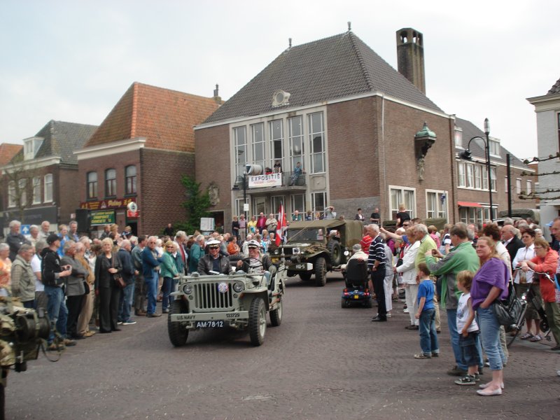Rally met legervoertuigen