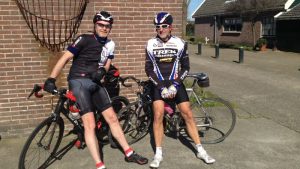 Zestigers fietsen door Afrika