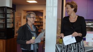 Schrijfmarathon Amnesty in bieb Schagen