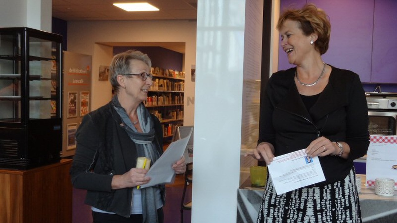 Schrijfmarathon Amnesty in bieb Schagen